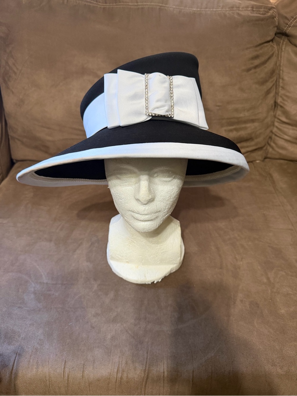 Donnavinci Black and White Wide-Brim Derby Church Hat with Decorative Bow